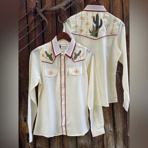 Outback Trading Co. Woman’s Western Cactus Embroidered Saguro Button Up Shirt